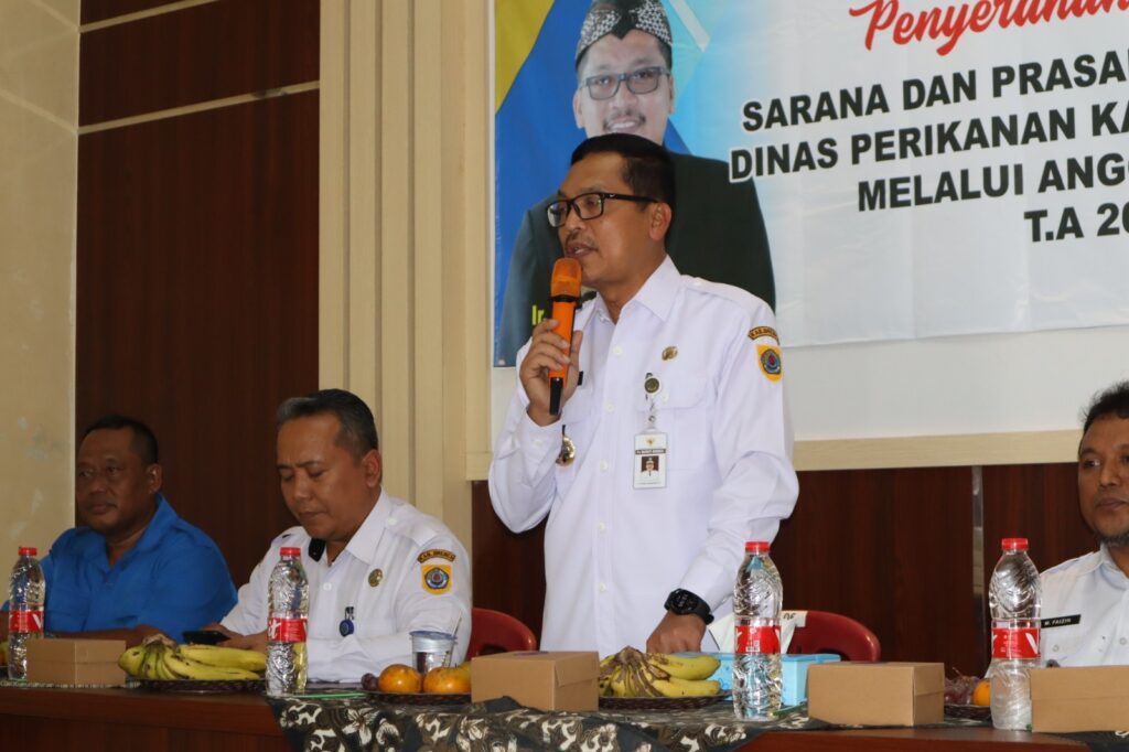 Dorong Kesejahteraan Nelayan, Pemkab Brebes Serahkan Bantuan Sarana Tangkap Ikan untuk Tingkatkan Produktivitas