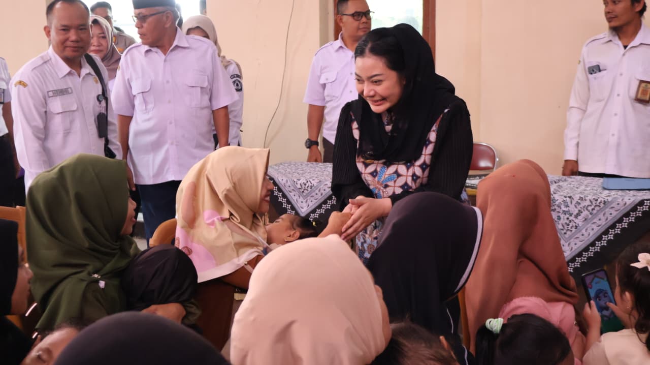 Tekan Stunting Sejak Dini, Pemkab Brebes Salurkan Bantuan Gizi untuk 300 Balita